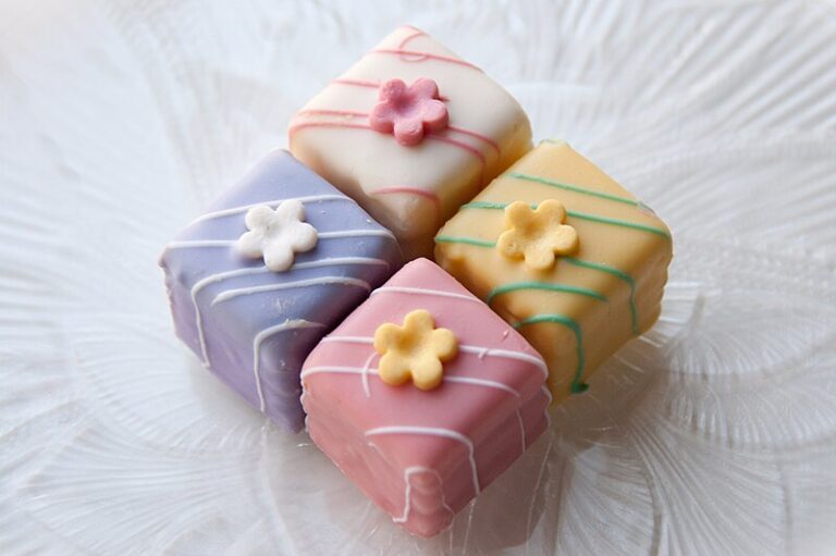 Petits fours mini french pastries