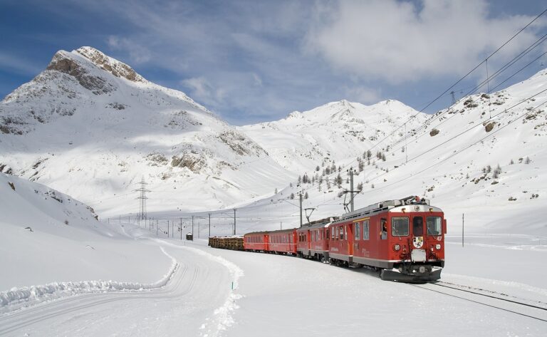 Local train on the Bernina line between Lagalb and Ospizio Bernina