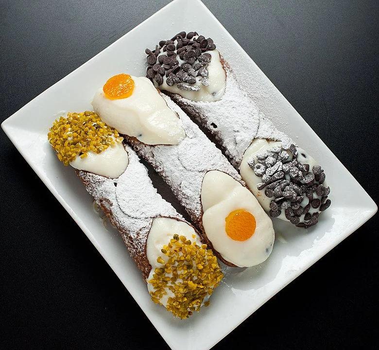 Delightful and immersive sicilian cannoli